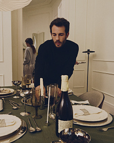 Торшер Nuvira из черного сатинированного металла