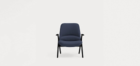 Кресло низкое Dins синее с каркасом из черного бука