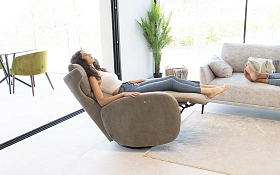 Кресло-реклайнер Kim с ручным управлением поворотная база