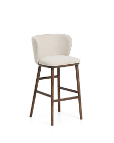 Барный стул Ciselia из бежевого шенилла с ножками из ясеня в отделке орех