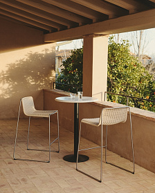 Высокий барный стол Saura из черного металла со столешницей из белой терраццо