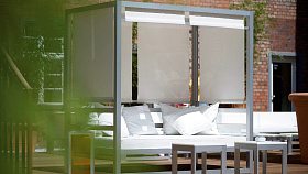 Диван уличный Tres под навесом