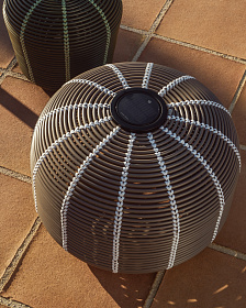 Уличный светильник Garoina солнечных батареях из искусственного ротанга цвета таупе 50 см