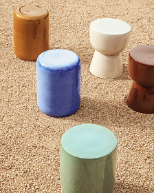 Уличный приставной столик Mesquida из керамики с синей глазурью, диаметр 35 см