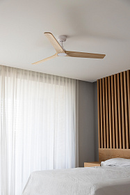 Heywood M Вентилятор из белого/светлого дерева с двигателем постоянного тока