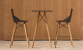 Высокий стул Faz на деревянных ножках