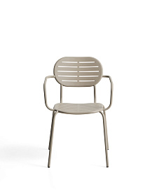 Уличный стул Brai с подлокотниками из оцинкованной стали бежевого цвета