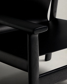 Кресло Jan из переработанной кожи черного цвета и ясеня в черном цвете