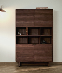 Высокий 4-дверный буфет Norlen из орехового шпона