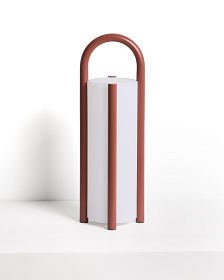 Большая портативная настольная лампа Leros из полиэтилена и стали терракотового цвета