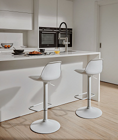 Барный стул Orlando-T из белой экокожи и белой матовой стали 60-82 см