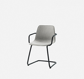 Стул Varya из полипропилена с консольным основанием и подлокотниками