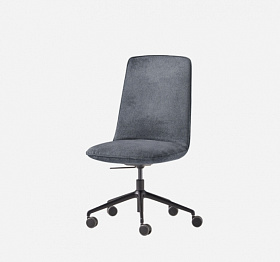 Офисное кресло без подлокотников Kori со средней спинкой и алюминиевым основанием  на колесиках
