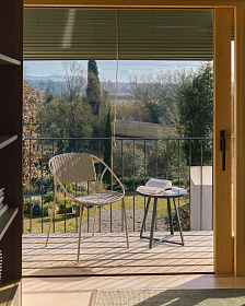 Уличный столик Tella из зеленой стали с разноцветной плиткой 45 см