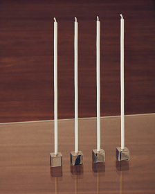 Набор из 4 подсвечников Acadia из нержавеющей стали с серебряной отделкой