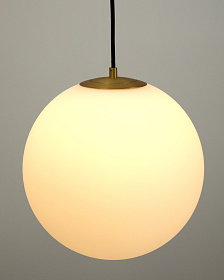 Подвесной светильник Brisia из металла в латунной отделке со стеклянным плафоном Ø30 см