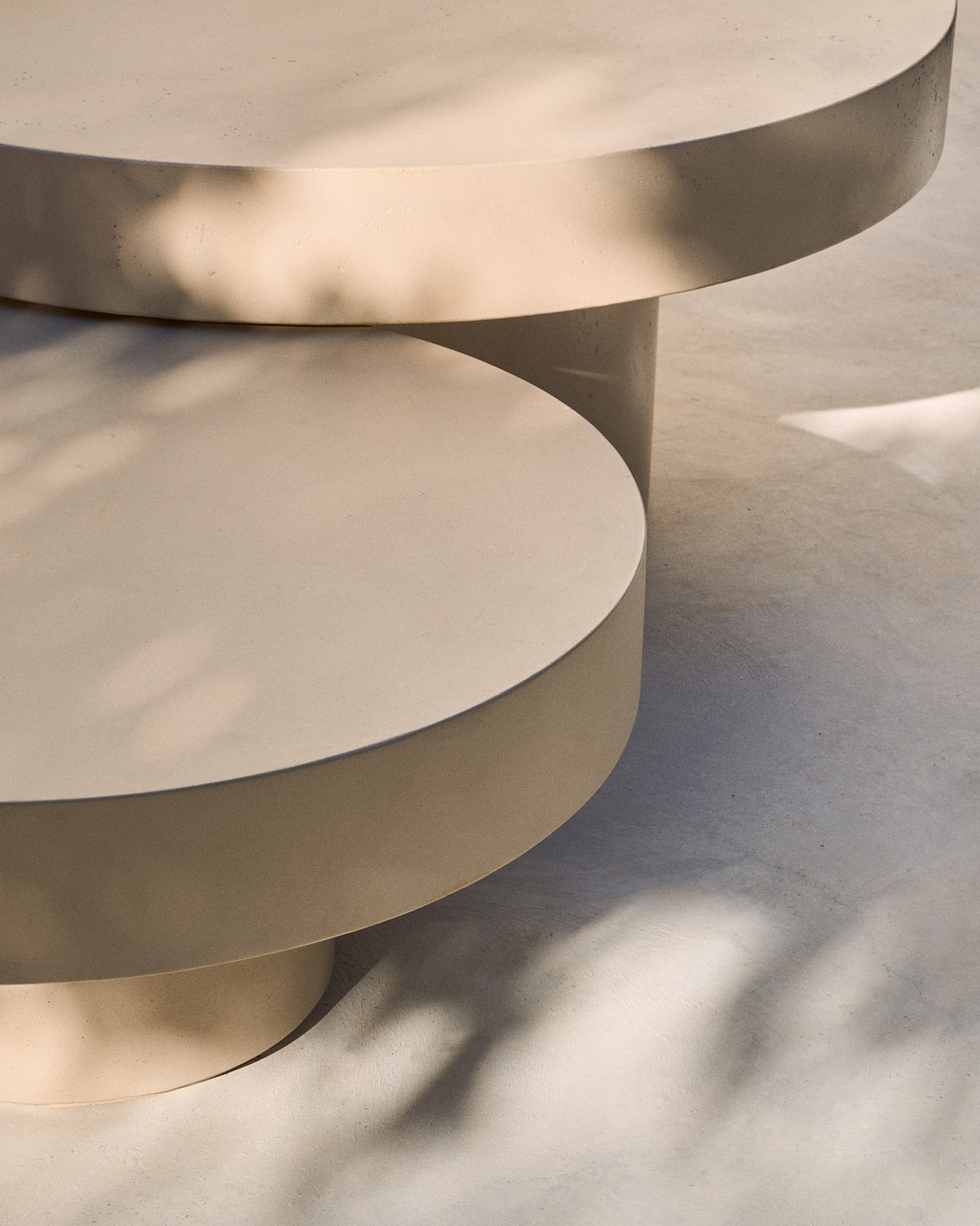 Aiguablava Журнальный столик бежевый цементный Ø66 см