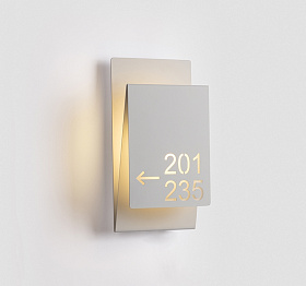 Настенный светильник указатель Z белый