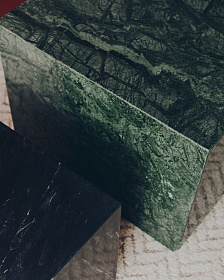 Приставной столик Sorein из черного мрамора 50 x 50 см