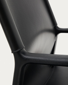 Кресло Jan из переработанной кожи черного цвета и ясеня в черном цвете