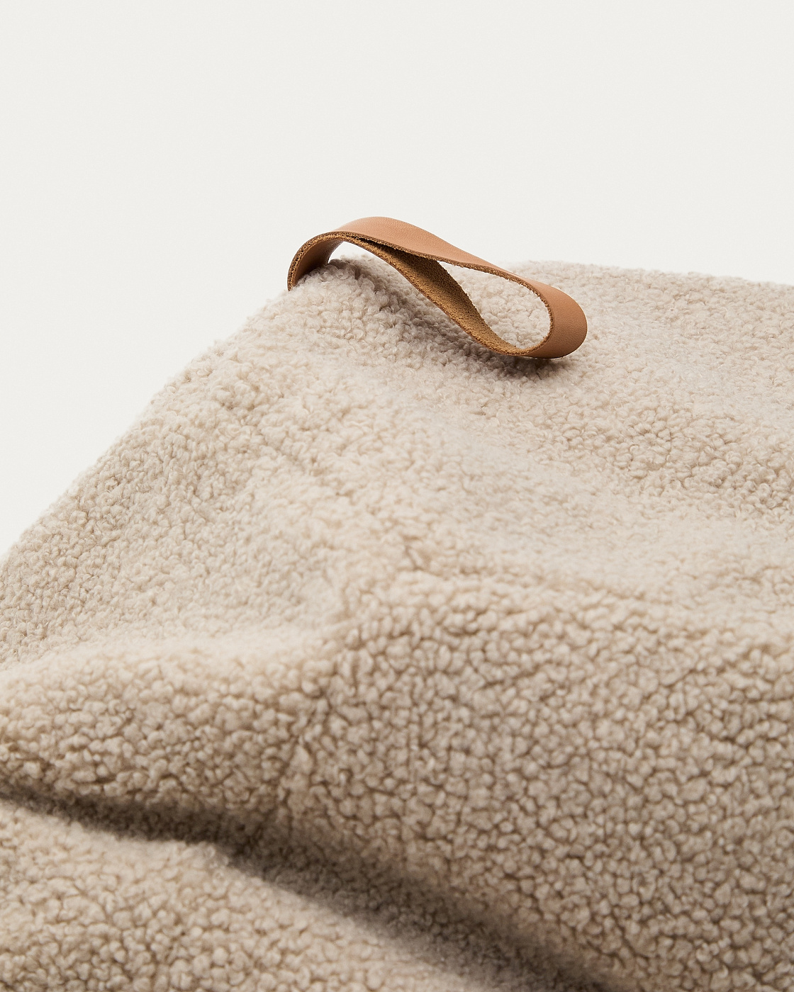 Пуф Vicka из бежевого букле Ø 70 см