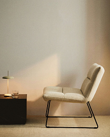 Кресло Asen из бежевого шенилла с черными стальными ножками