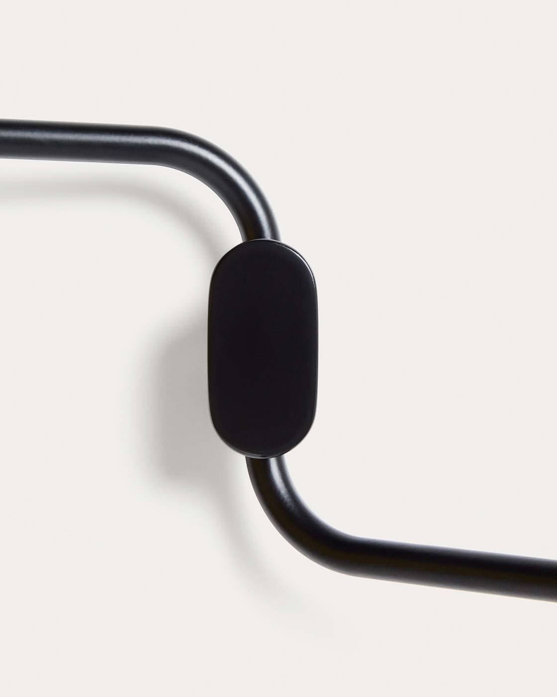 Вешалка для полотенец Arely из черного металла