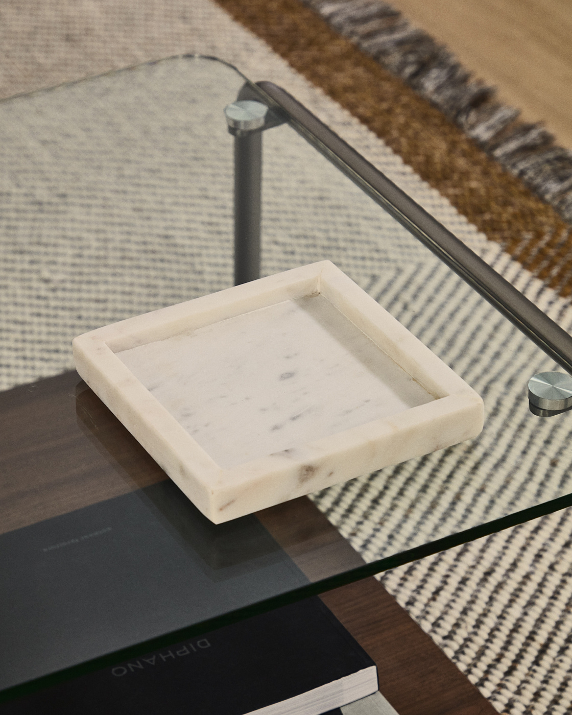 Поднос Serela из белого мрамора 18 x 18 см