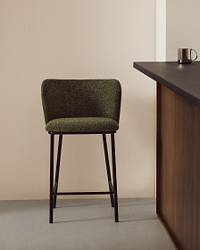 Полубарный стул Ciselia из темно-зеленого шенилла с ножками из черной стали