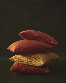 Чехол на подушку Nuval из ткани красного цвета 50 x 50 см