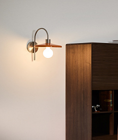 Настенный светильник Nuvira из светло-серого металла с оранжевым абажуром