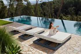 Уличная кровать Pixel