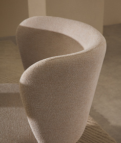 Стул Ciselia из бежевого шенилла и бежевой стали