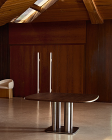 Стол Melvar из 100% орехового шпона с основанием из стали 150 x 150 