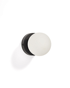 Настенный светильник Brisia из черного металла со стеклянным шаром Ø8 см