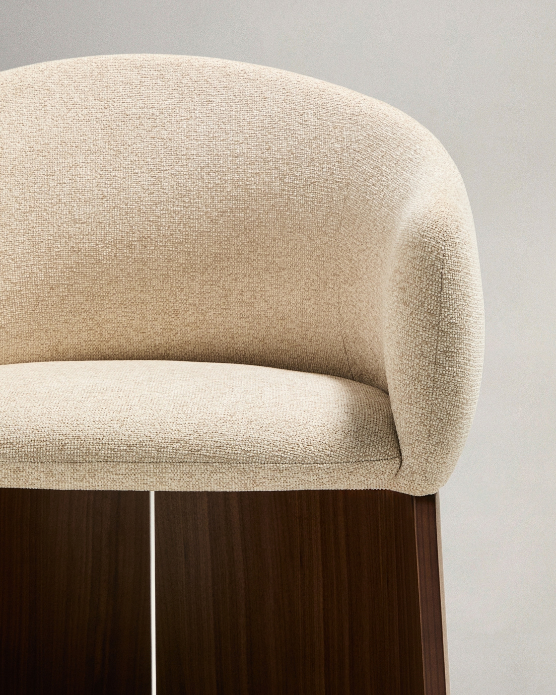 Стул Bosca из бежевого шенилла и орехового шпона