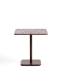 Уличный стол Brai из оцинкованной стали бордового цвета, 70 x 70 см