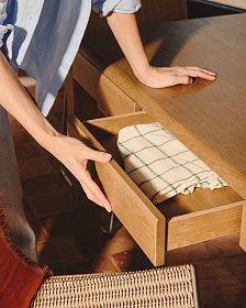 Стол Arelida из дуба со светло-коричневой отделкой, 220 x 100 см