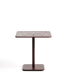 Уличный стол Brai из оцинкованной стали бордового цвета, 70 x 70 см