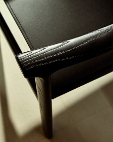 Стул Jan из переработанной кожи черного цвета и ясеня в черном цвете