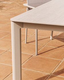 Уличный стол Anafi с бежевой столешницей из спеченного камня, 140 x 80 см