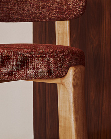 Полубарный стул Granite из терракотовой синели и ясеня с натуральной отделкой 65 см