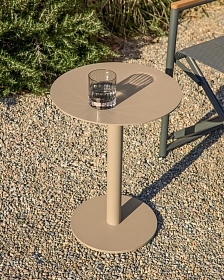 Уличный столик Asinara из бежевого алюминия, диаметр 40 см