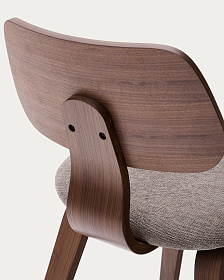 Стул Gena из бежевого шенилла с каркасом из шпона ореха и каучукового дерева