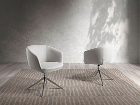 Поворотное кресло 4133/A172 из светло-серой ткани