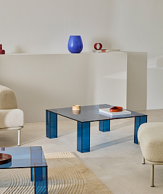 Журнальный столик Adularia из синего стекла 85 x 85