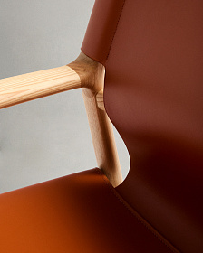 Кресло Jan из переработанной кожи светло-коричневого цвета и ясеня в натуральном цвете