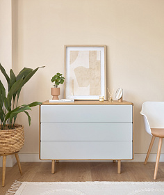 Комод Anielle из массива ясеня с тремя ящиками 98,9 x 78 см