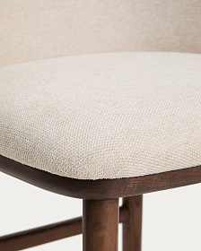 Барный стул Ciselia из бежевого шенилла с ножками из ясеня в отделке орех