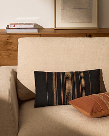 Чехол для подушки Sairu из льна черного цвета с бежевой вышивкой 30 x 50 см